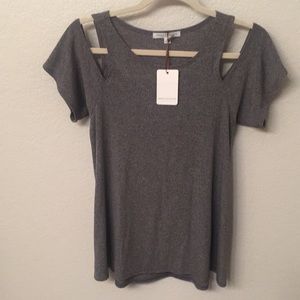 Cold-shoulder tee